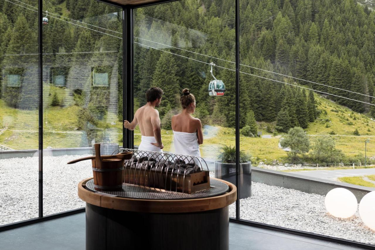 Hotel Vier Jahreszeiten Sankt Leonhard im Pitztal Exterior photo