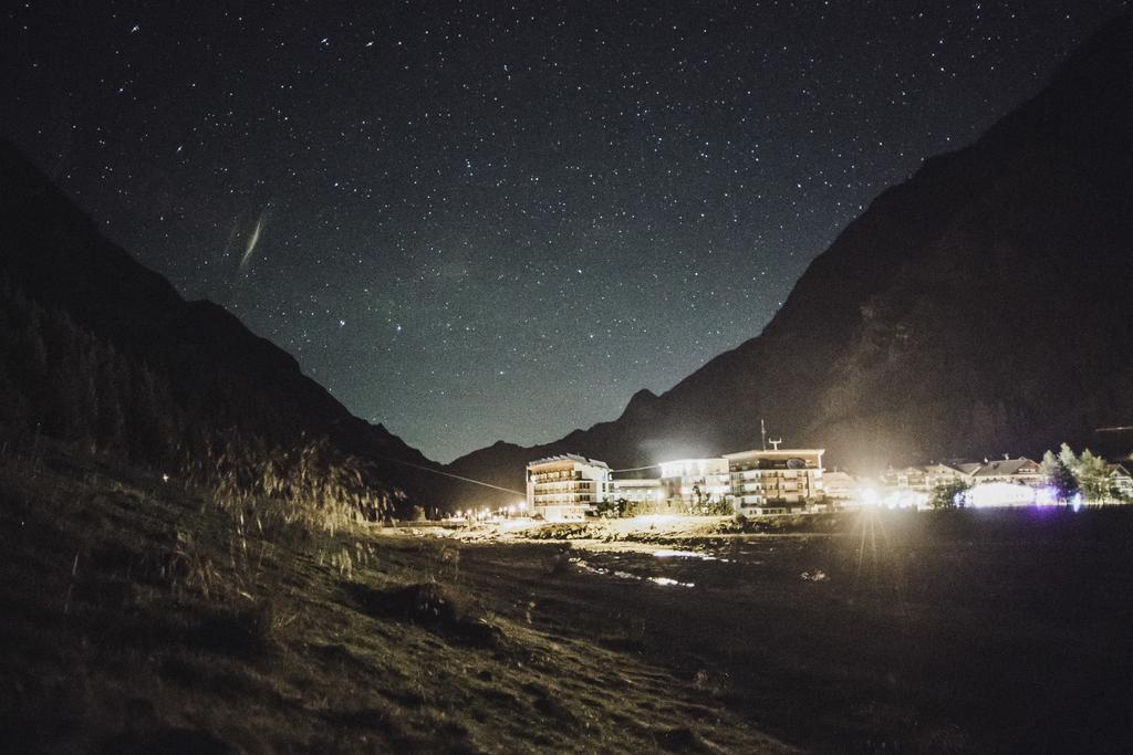 Hotel Vier Jahreszeiten Sankt Leonhard im Pitztal Exterior photo