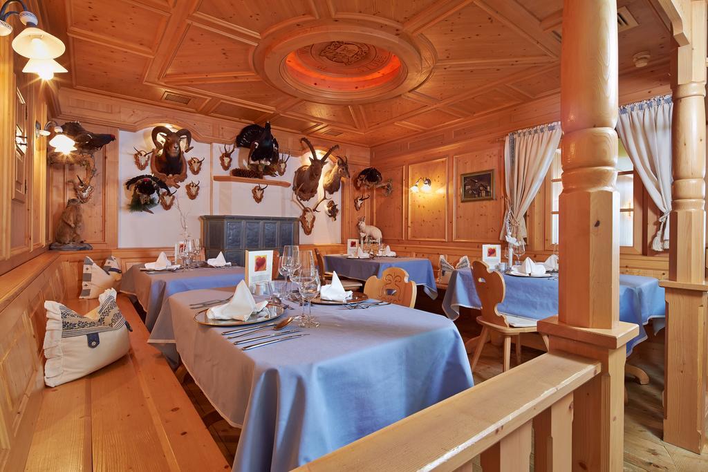 Hotel Vier Jahreszeiten Sankt Leonhard im Pitztal Exterior photo